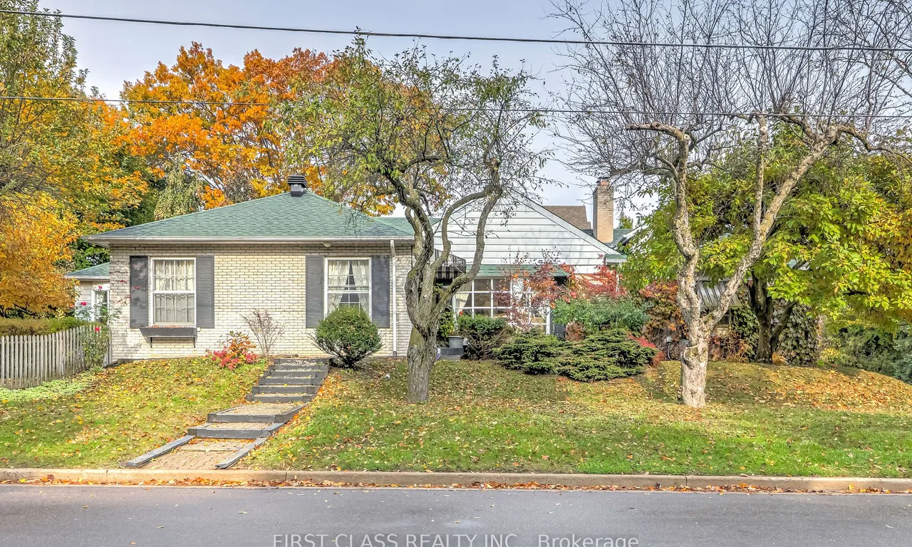 26 York Rd, Toronto, ON M2L 1M8