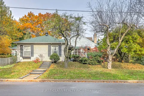 26 York Rd, Toronto, ON M2L 1M8