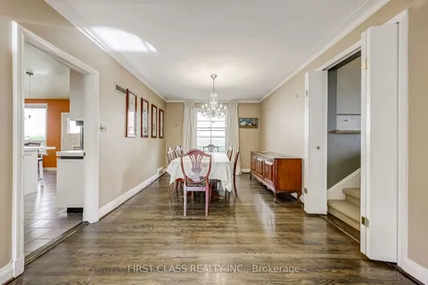 26 York Rd, Toronto, ON M2L 1M8