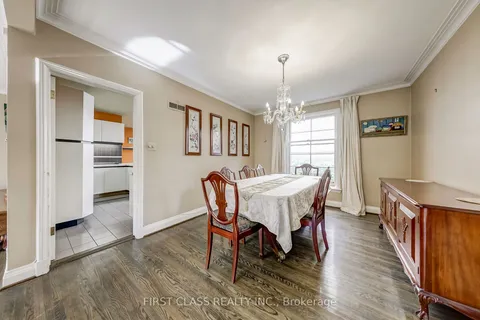 26 York Rd, Toronto, ON M2L 1M8