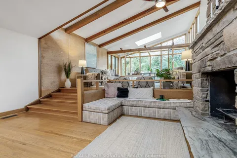 9 Overton Pl, Toronto, ON M3B 1H1