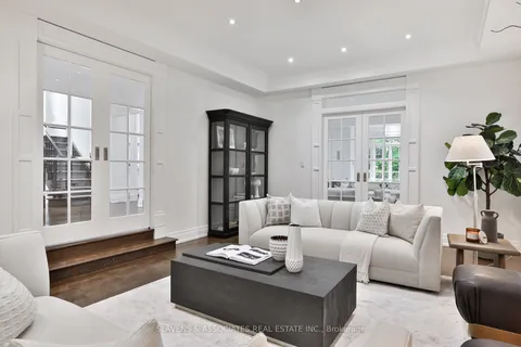 216 Hillhurst Blvd, Toronto, ON M5N 1P4