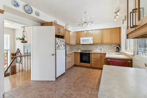 112 Santa Barbara Rd, Toronto, ON M2N 2C5