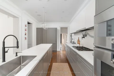 88 Binscarth Rd, Toronto, ON M4W 1Y4