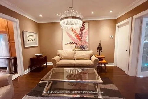 32 Salisbury Ave, Toronto, ON M4X 1C4