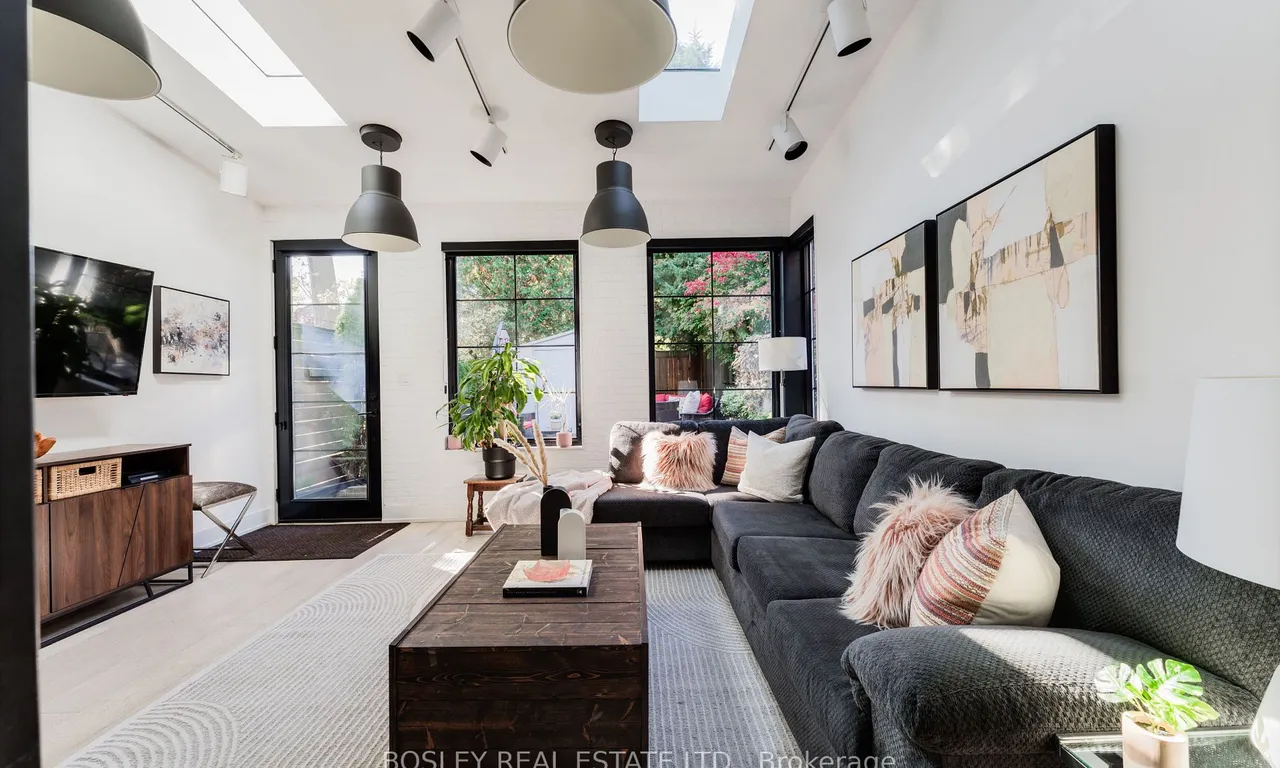 812 Duplex Ave, Toronto, ON M4R 1W7