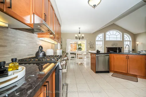 10 St. Philip Crt, Whitby, ON L1P 0A5