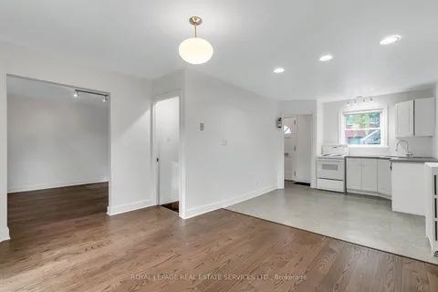 150 Hamilton St, Toronto, ON M4M 2E1