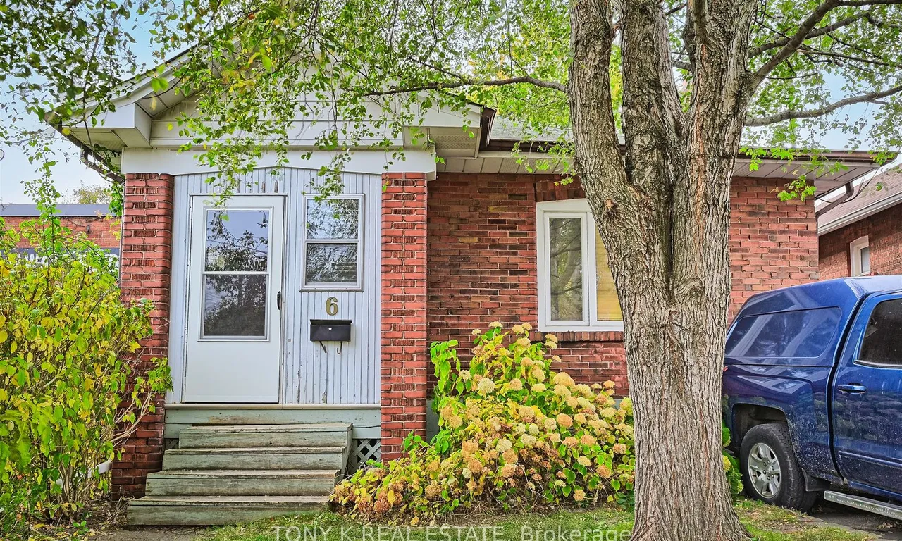 6 Elward Blvd, Toronto, ON M1L 3L2