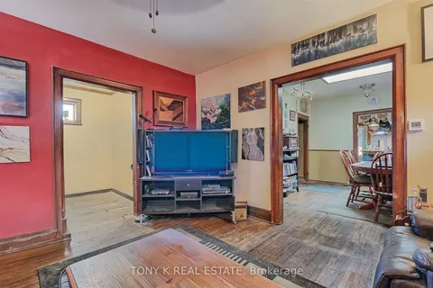 6 Elward Blvd, Toronto, ON M1L 3L2