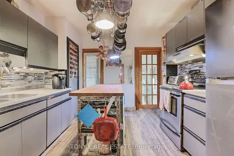 6 Elward Blvd, Toronto, ON M1L 3L2