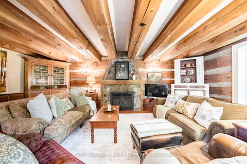 130 Myrtle Rd, Whitby, ON L0B 1A0