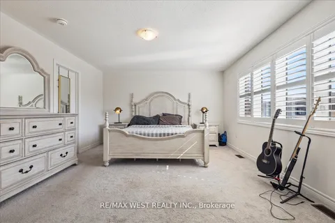 295 Northglen Blvd, Clarington, ON L1C 3K2