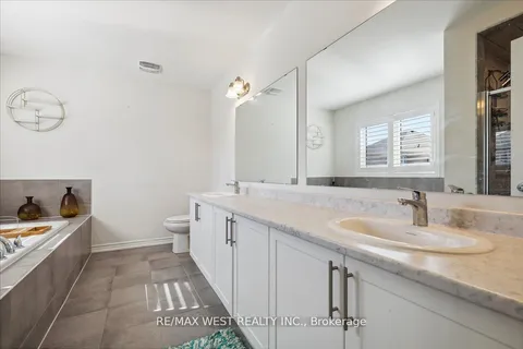 295 Northglen Blvd, Clarington, ON L1C 3K2