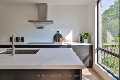 395 Morrish Rd, Toronto, ON M1C 1E9