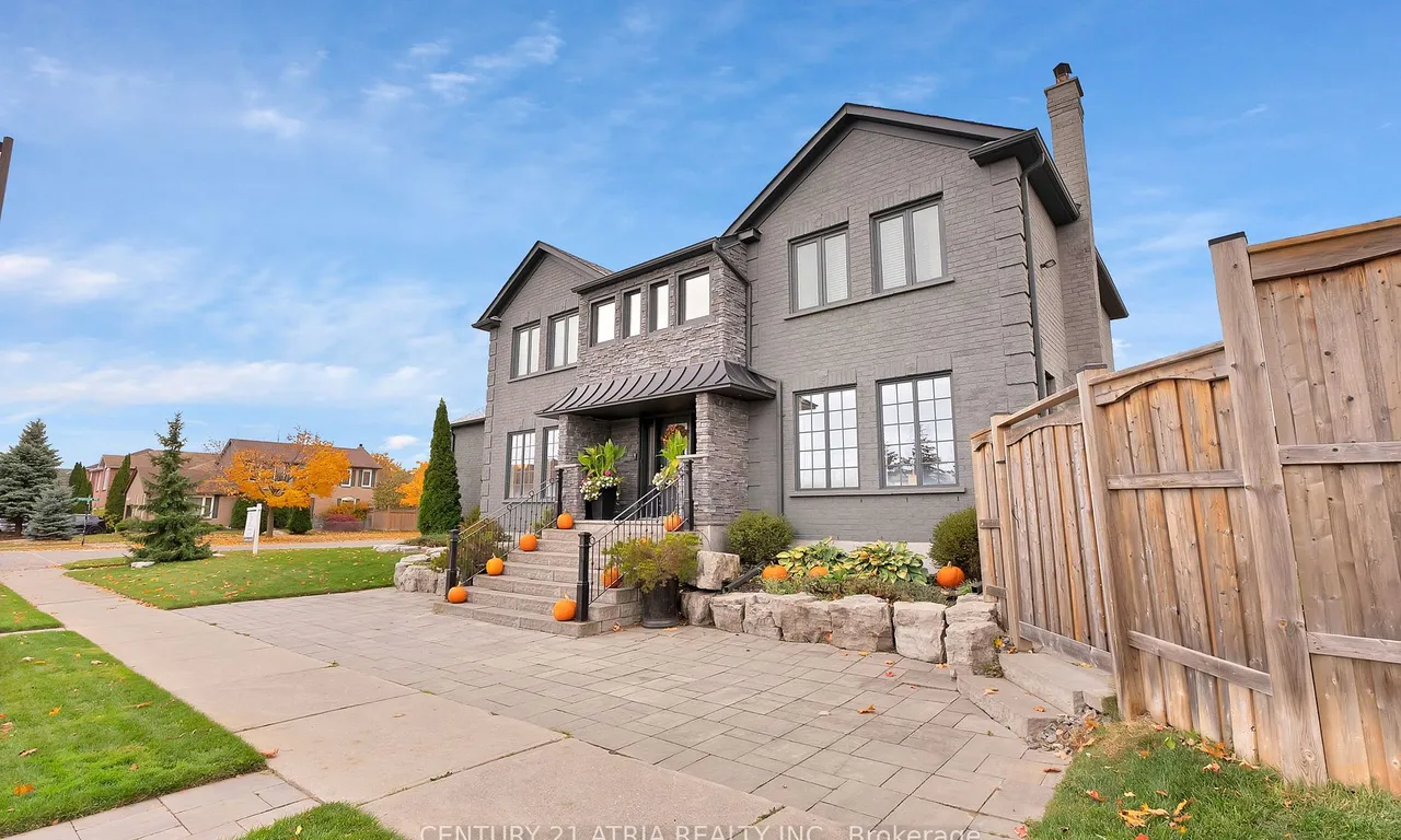 699 Highview Rd, Pickering, ON L1V 4V9