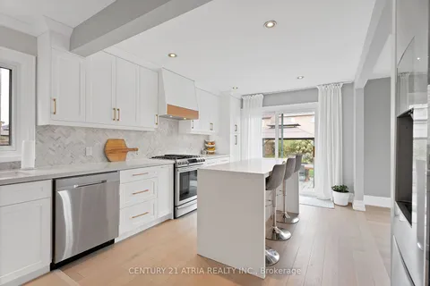 699 Highview Rd, Pickering, ON L1V 4V9