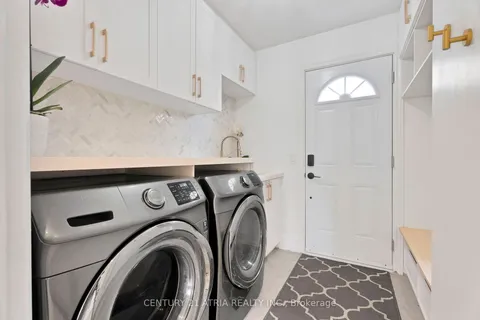 699 Highview Rd, Pickering, ON L1V 4V9