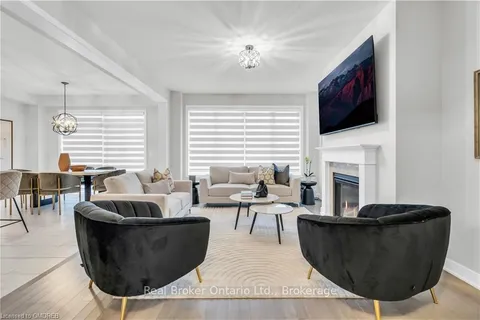 1058 THOMPSON Dr, Oshawa, ON L1L 0V6