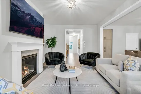 1058 THOMPSON Dr, Oshawa, ON L1L 0V6