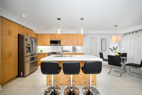 11 KERSEY Cres, Clarington, ON L1E 0A5