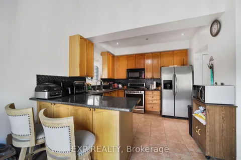 9 Tom Edwards Dr, Whitby, ON L1R 2R4