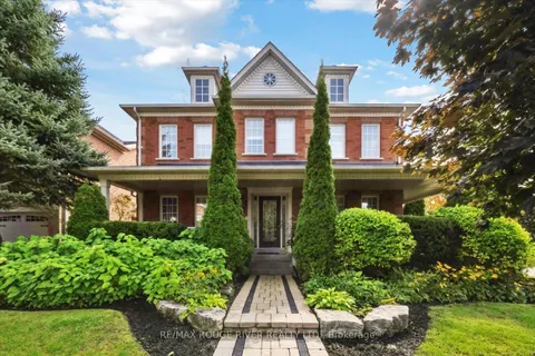 11 Mcbeth Pl, Whitby, ON L1M 1E8