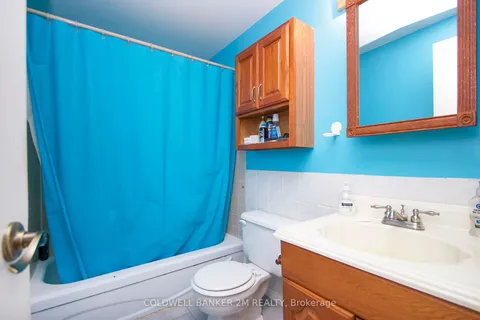 719 Wesley Dr, Oshawa, ON L1H 7X6