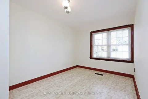 32 Chestnut Cres, Toronto, ON M1L 1Y5