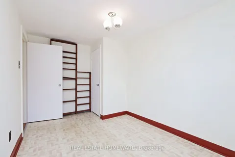 32 Chestnut Cres, Toronto, ON M1L 1Y5