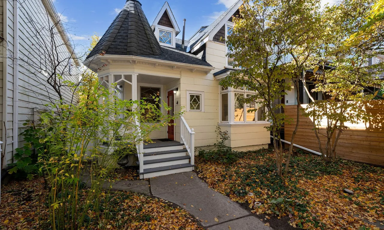 34 Kippendavie Ave, Toronto, ON M4L 3R4