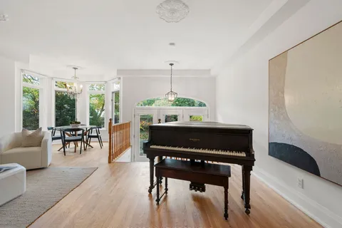 34 Kippendavie Ave, Toronto, ON M4L 3R4