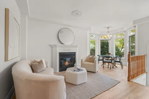 34 Kippendavie Ave, Toronto, ON M4L 3R4