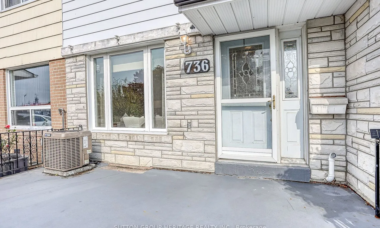 736 Krosno Blvd, Pickering, ON L1W 1G3