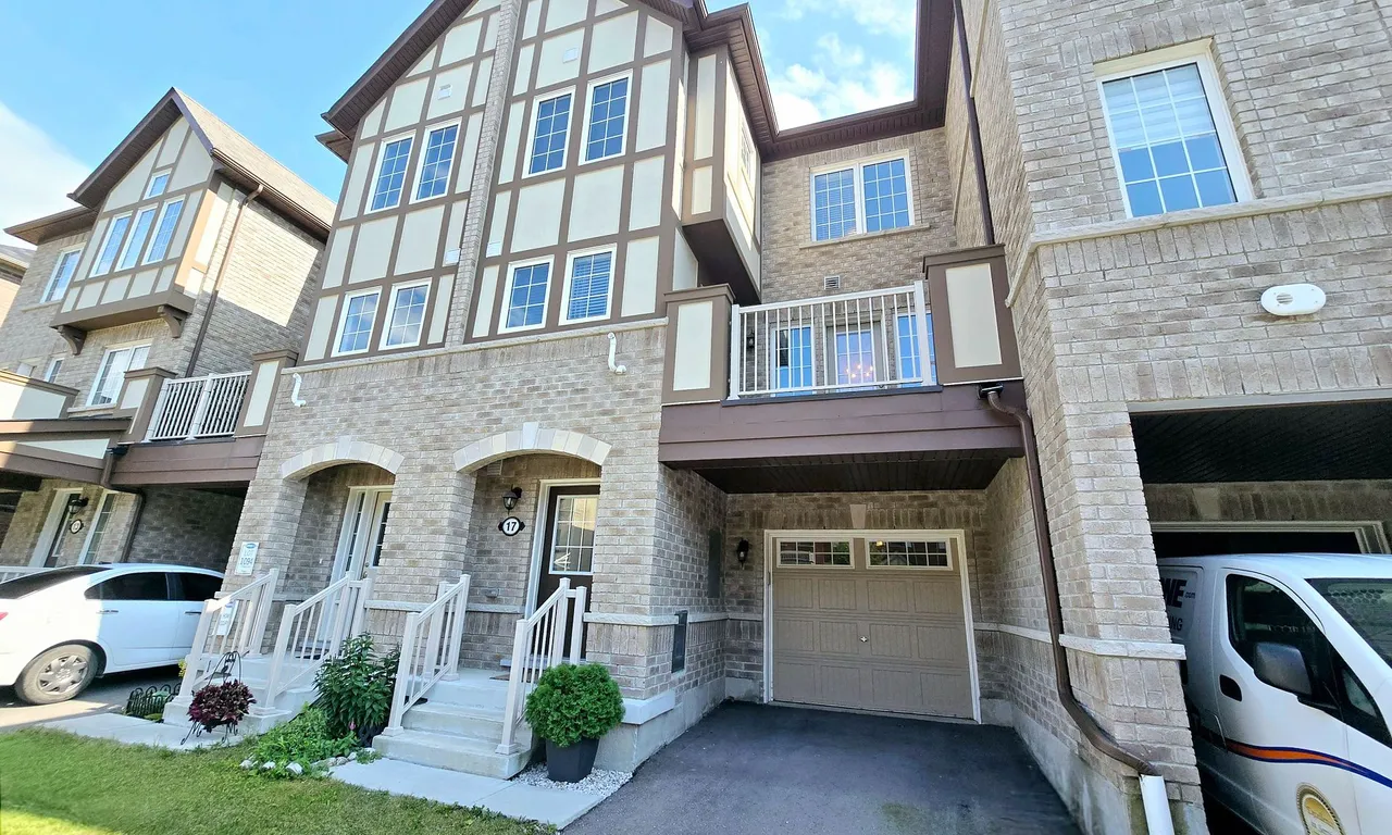17 Bluegill Cres, Whitby, ON L1P 0E4