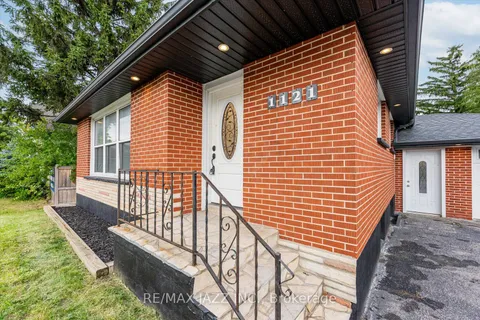 1121 Brock St, Whitby, ON L1N 4M1