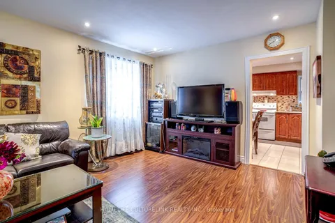 64 Chelwood Rd, Toronto, ON M1K 2K8