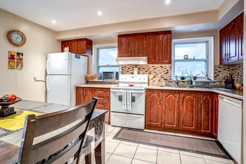 64 Chelwood Rd, Toronto, ON M1K 2K8