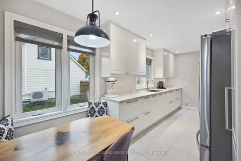 52 Amiens Rd, Toronto, ON M1E 3S8