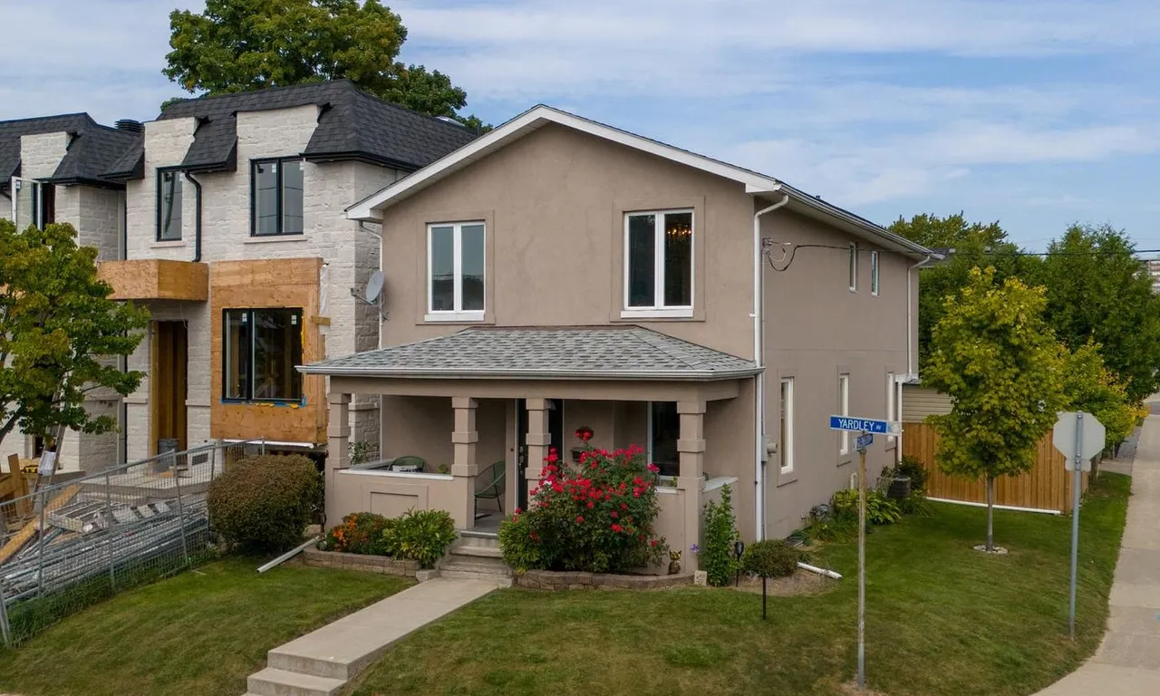 106 Yardley Ave, Toronto, ON M4B 2B1