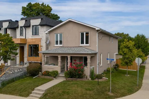 106 Yardley Ave, Toronto, ON M4B 2B1