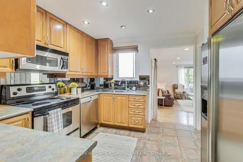 106 Yardley Ave, Toronto, ON M4B 2B1