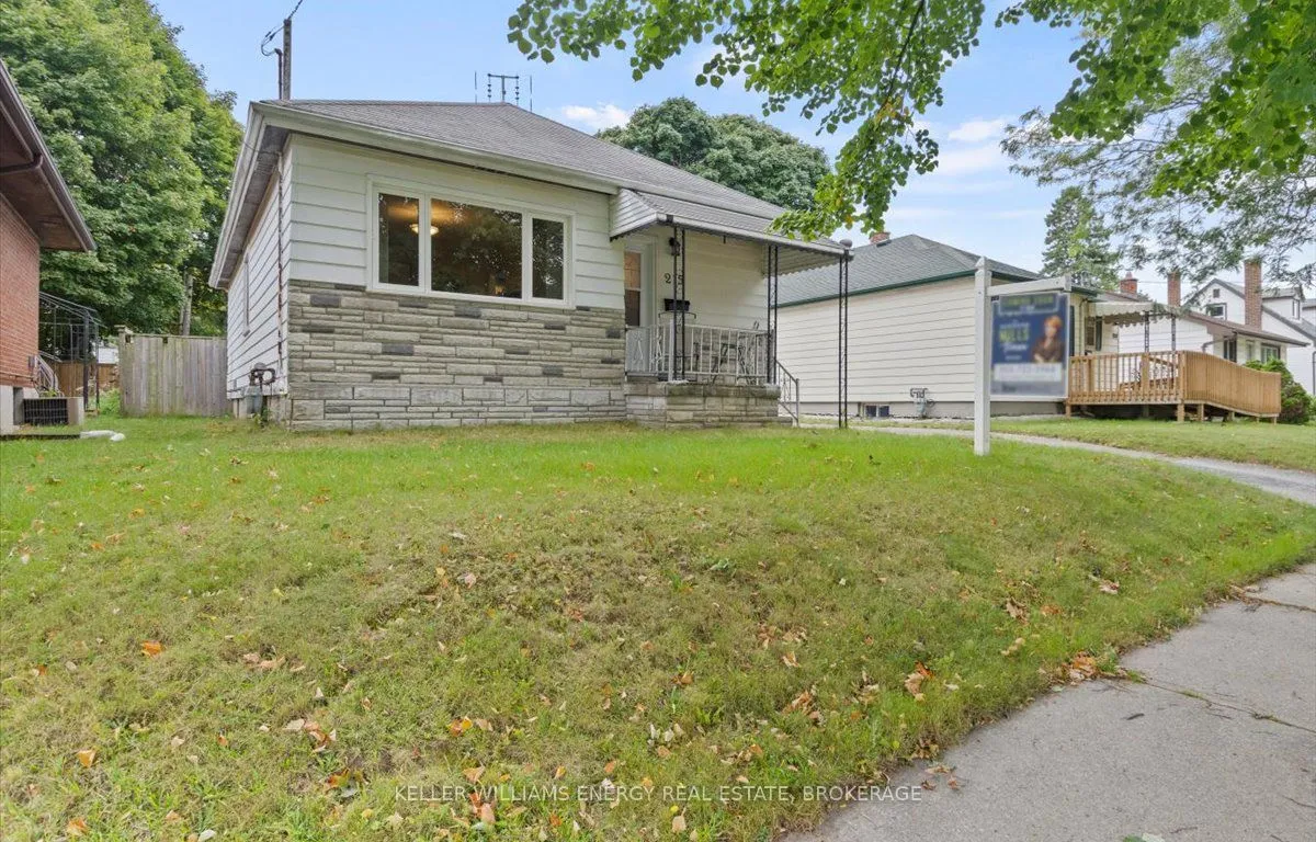 215 Greenwood Ave, Oshawa, ON L1J 1W7