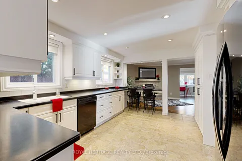 72 Lake Driveway, Ajax, ON L1S 3X1