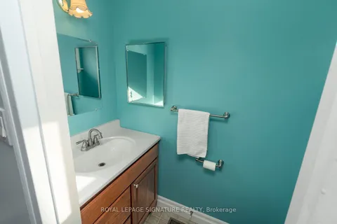 581 Stonebridge Lane, Pickering, ON L1W 3A6