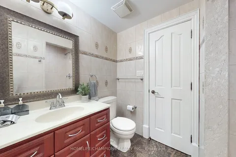 896 Kennedy Rd, Toronto, ON M1K 2E8