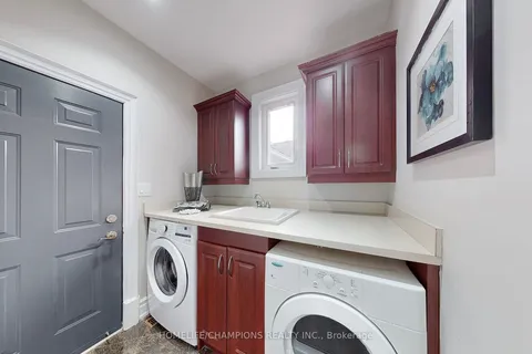 896 Kennedy Rd, Toronto, ON M1K 2E8