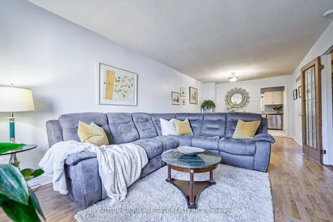 16 Dakin Dr, Ajax, ON L1T 2R7