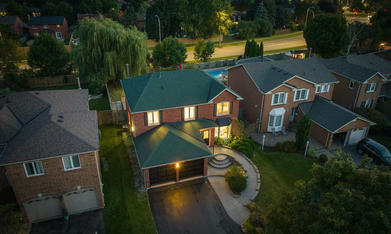 15 Drewbrook Crt, Whitby, ON L1N 8M9