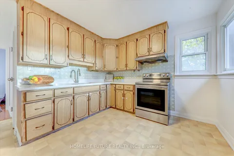 437 Fairleigh Ave, Oshawa, ON L1J 2W4